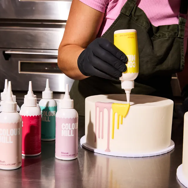 colour-mill-chocolate-drip-yellow-nappage-jaune-drip image 1