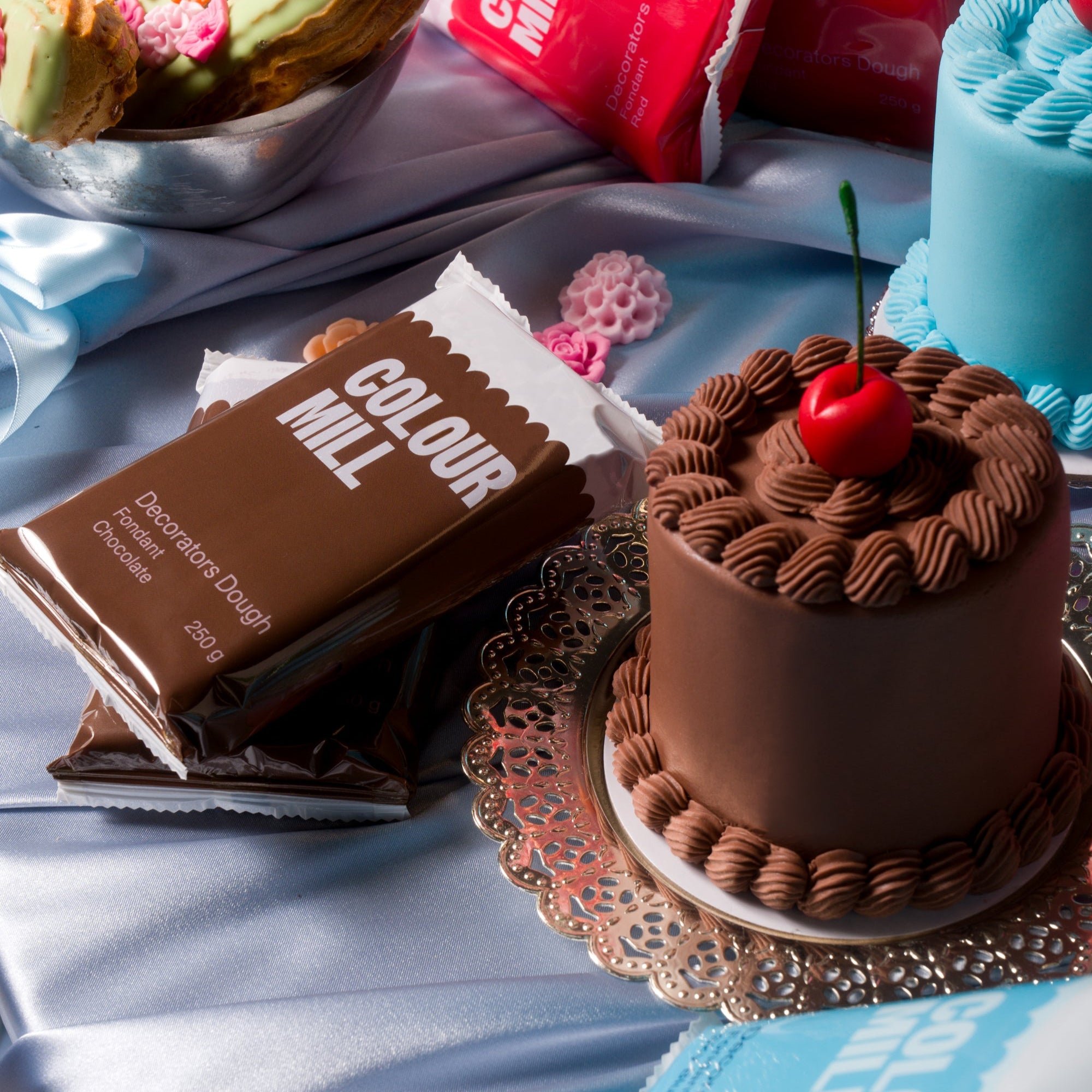 colour-mill-decorators-dough-chocolate-p-te-sucre-chocolat-250g image 2