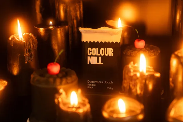colour-mill-decorators-dough-black-p-te-sucre-noire-250-g image 1