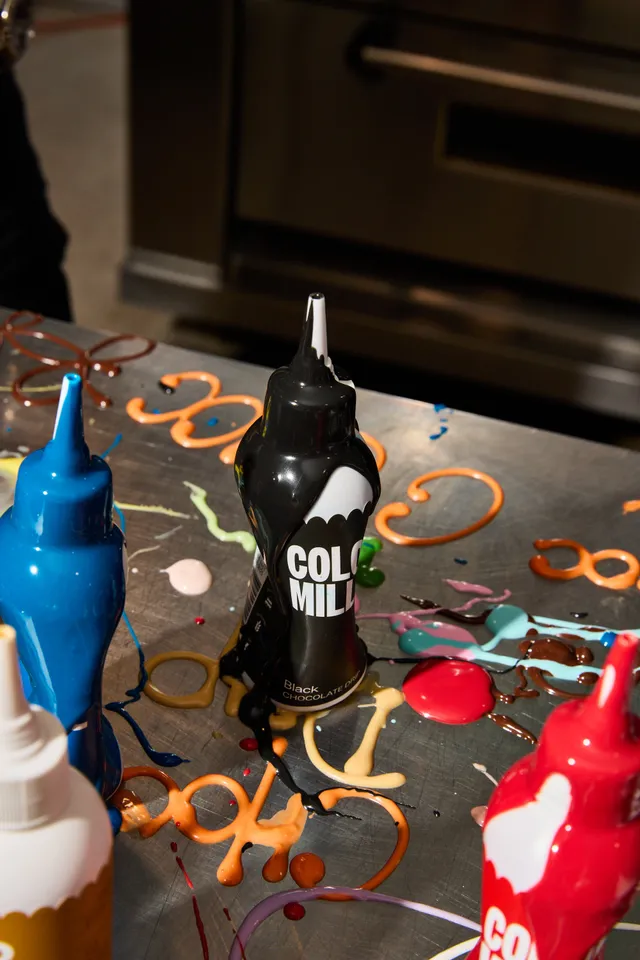 colour-mill-chocolate-drip-black-nappage-noir-2 image 1