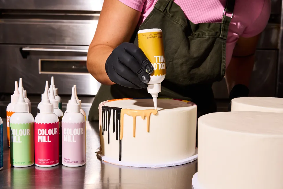 colour-mill-chocolate-drip-nappage-caramel-beurre-sal image 1