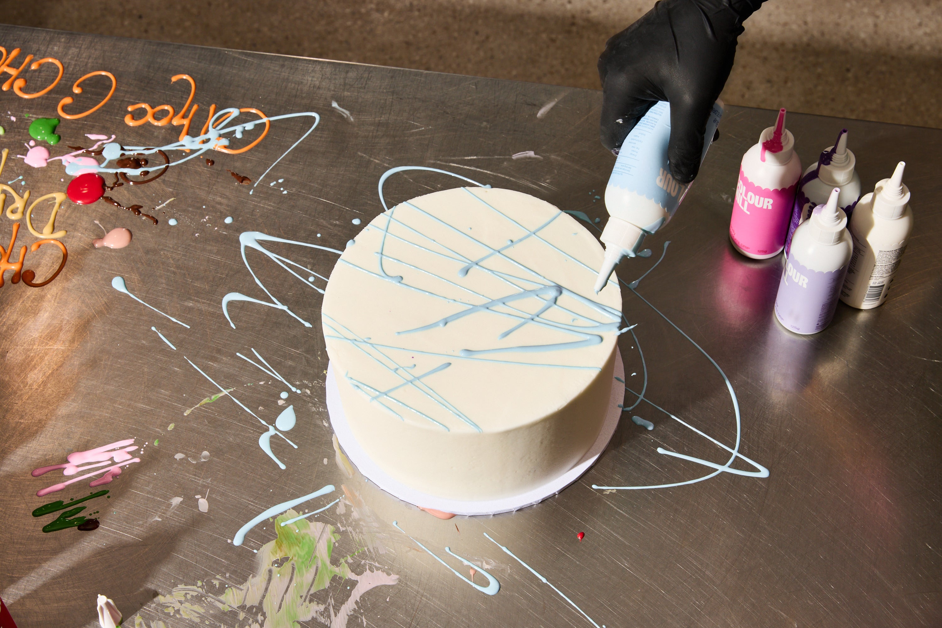 colour-mill-chocolate-drip-baby-blue-gla-age-chocolat-bleu-pastel-drip image 1
